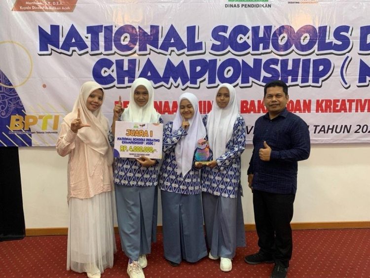 Siswa SMAN 1 Bireuen Raih Juara I Debat Bahasa Inggris Tingkat Provinsi Aceh