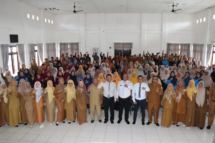 Kacabdisdik Aceh Timur Lantik Pengurus MGMP dan MGBK SMA, SMK dan SLB
