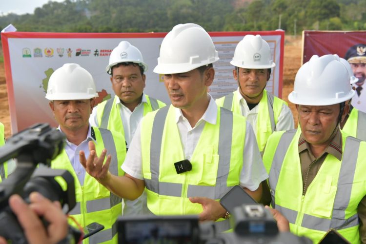 Gubernur Aceh Resmikan Peletakan Batu Pertama Pembangunan Stadion Aceh Jaya Salem