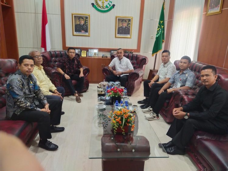 Kuatkan Sinergi Pendidikan dan Penegakan Hukum, Kacabdin Nagan Raya Silaturahmi ke Kejari