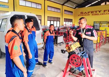 SMK Negeri 1 Idi Gandeng Praktisi Toyota Auto2000