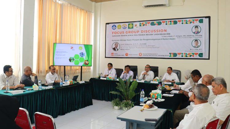 Direktur PNL Buka FGD Kurikulum Hilirisasi Sawit: Sinergi Vokasi dan Industri Menuju Inovasi Berkelanjutan