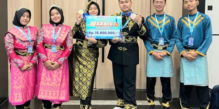 Siswa SMAN Unggul Subulussalam Perwakilan Aceh Raih Medali di Ajang FIKSI Tingkat Nasional