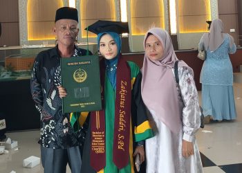 Anak Penjual Sayur Jadi Sarjana, Bukti Kerja Keras Tak Pernah Mengkhianati Hasil