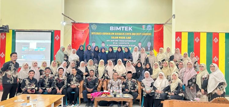 MTsN 2 Aceh Besar Bersama Rangkang Guree Meurunoe Gelar Bimtek Kurikulum Berbasis Cinta dan Deep Learning