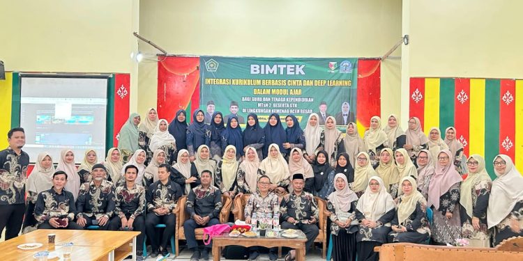 MTsN 2 Aceh Besar Bersama Rangkang Guree Meurunoe Gelar Bimtek Kurikulum Berbasis Cinta dan Deep Learning
