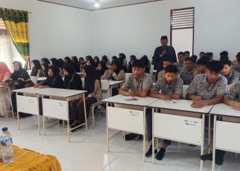 KUA Idi Rayeuk Lakukan Sosialisasi di SMAN 2 Idi Tentang Adab Berteman dalam Islam