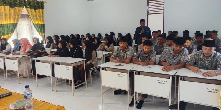 KUA Idi Rayeuk Lakukan Sosialisasi di SMAN 2 Idi Tentang Adab Berteman dalam Islam