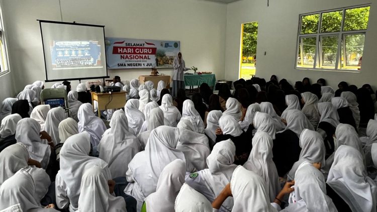 Hujan Deras Guyur Peringatan Hari Guru Di SMA Negeri 1 Juli, Semangat Guru Dan Siswa Tidak Pudar