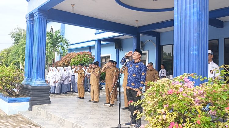 Kacabdin Bireuen Jadi Pembina Upacara di SMKN 1 Bireuen, Ingatkan Siswa Agar Tidak Saling Menghakimi