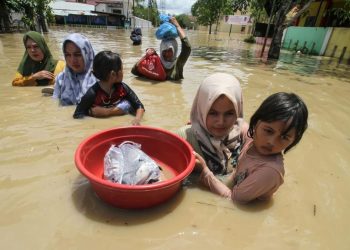 Banjir Melanda Aceh & Sumut, Penyaluran Bansos Kesra Diantar Langsung ke Tempat Pengungsian