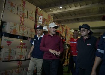 Wakil Gubernur Aceh Terima Bantuan Kemanusiaan PMI di Pelabuhan Krueng Geukuh Aceh Utara