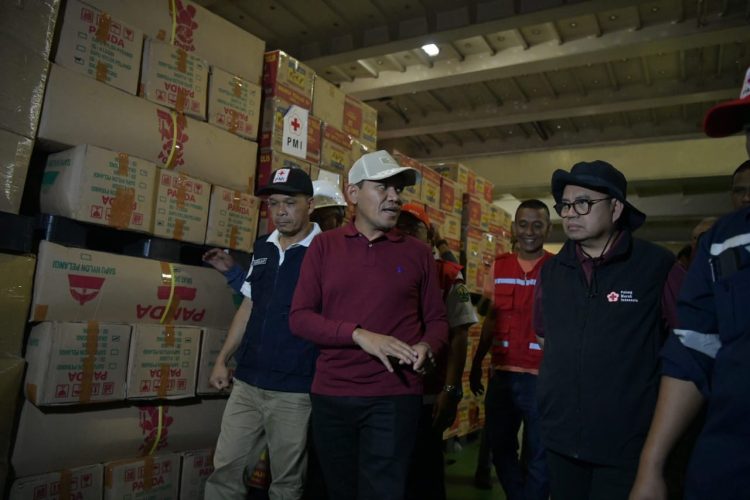 Wakil Gubernur Aceh Terima Bantuan Kemanusiaan PMI di Pelabuhan Krueng Geukuh Aceh Utara