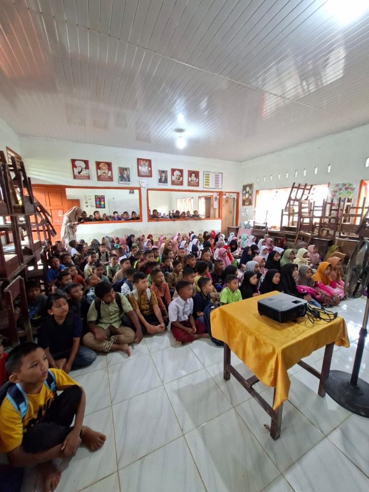 Suasana PBM SD Geulanggang Meurak Aceh Tamiang Pascabencana