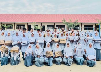 SMAN 1 Matangkuli Salurkan Bantuan Donatur untuk 500 Penyintas Banjir