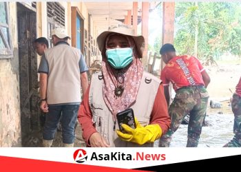 Jelang Masuk Sekolah, Ketua DWP Cabdin Bireuen Tinjau SMAN 1 Peusangan Siblah Krueng