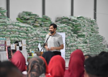 Gubernur Aceh Terima Bantuan Kemanusiaan PMI Nasional yang Diserahkan Langsung oleh Jusuf Kalla Aceh Utara