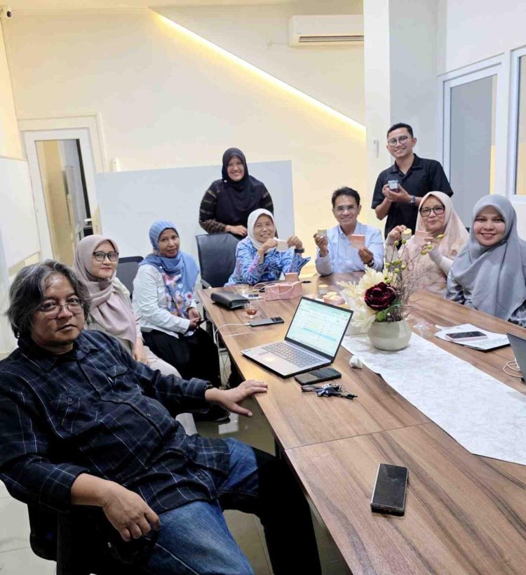 Anggota Dewan Pengarah BRIN Tri Mumpuni Kunjungi DBDL-USK, Apresiasi Inovasi Nilam