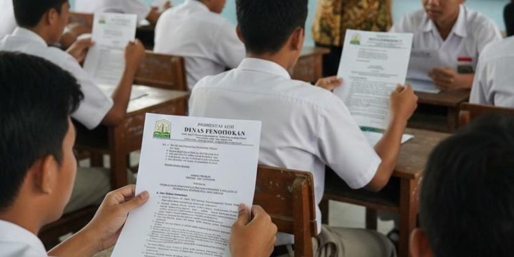 Terbitkan Surat Edaran Resmi! Dinas Pendidikan Aceh Batasi Penggunaan HP di SMA–SMK–SLB, Sekolah Diminta Tegas Jaga Disiplin Siswa