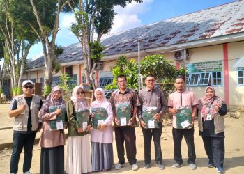 SMKN 1 Peusangan Gandeng SMA Sukma Bireuen, Guru Terima Bantuan Pascabanjir
