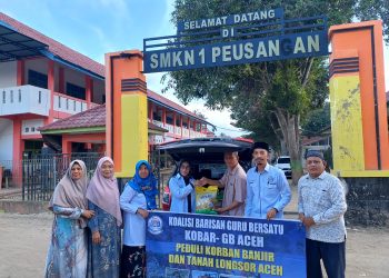 SMKN 1 Peusangan dan Kobar GB Salurkan Bantuan untuk Guru Terdampak Banjir