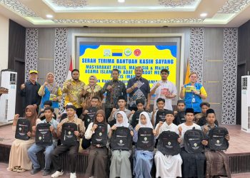 Peduli Pendidikan, Prof. Adjunct Dr. Marniati Serahkan 3.000 Paket Sekolah untuk Siswa SMA dan Dayah di Aceh Tamiang