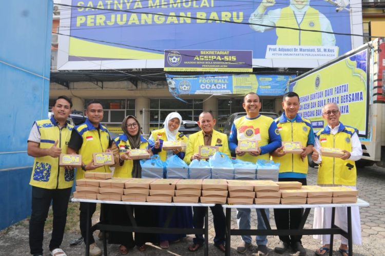 Tutup Safari Ramadan, PPA Berbagi 175 Paket Buka Puasa untuk Abang Becak dan Musafir di Banda Aceh