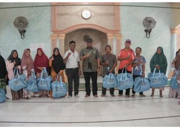 Kasatgaswil PRR Safrizal ZA, Serahkan Bantuan Peralatan Dapur ke 600 KK di Bireuen