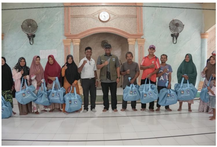 Kasatgaswil PRR Safrizal ZA, Serahkan Bantuan Peralatan Dapur ke 600 KK di Bireuen