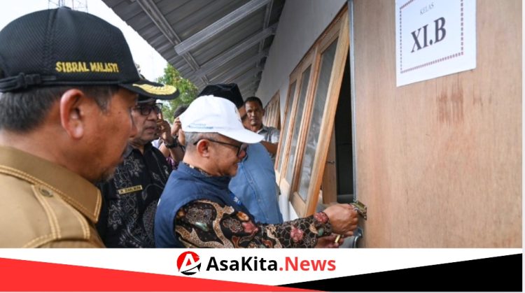 Mendikdasmen Resmikan 6 Ruang Kelas Darurat di SMA Negeri 2 Mereudeu Kabupaten Pidie Jaya Aceh