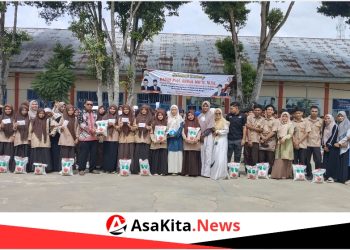 SMKN 1 Peusangan Salurkan 1 Ton Beras dan Zakat dari Alumni Seri Temenggong untuk Korban Banjir