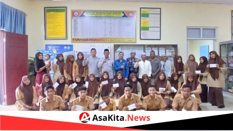 Tutup Kegiatan Ramadan, SMA Negeri 1 Paya Bakong Salurkan Donasi untuk Siswa Kurang Mampu