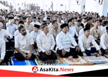 Prabowo Salat Idulfitri Bersama Warga Huntara di Aceh Tamiang
