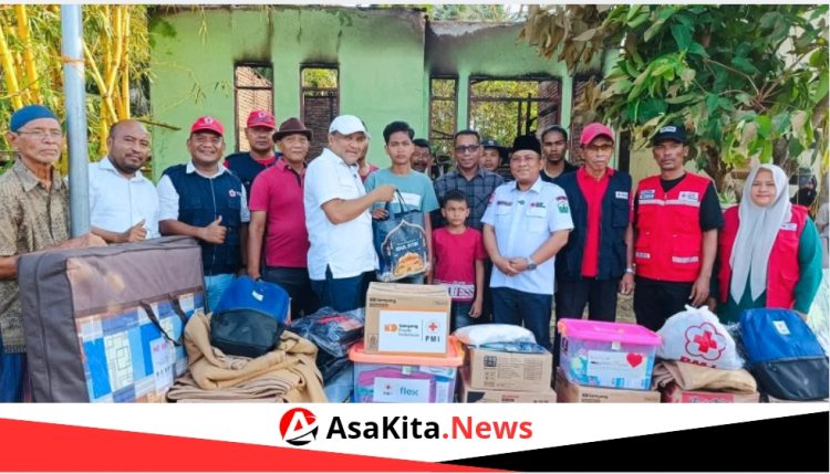 PMI Bireuen Gerak Cepat Salurkan Bantuan, Dua Anak Yatim Kehilangan Rumah akibat Kebakaran di Cot Rabo Tunong