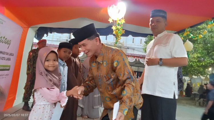 Ramadhan Penuh Berkah, Malik Musa Pimpin Santunan Anak Yatim dan Penyerahan Sertifikat Tahfidz Camp di Muhammadiyah Langsa