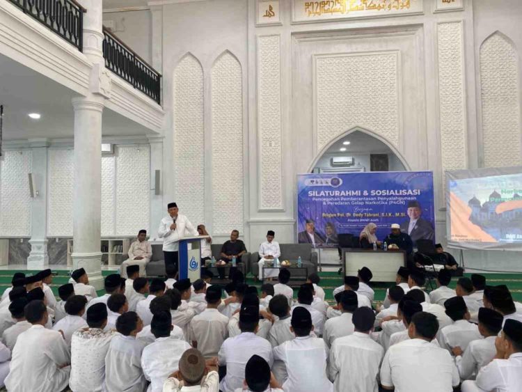 Kepala BNNP Aceh Ajak 800 Santri Dayah Ruhul Qur’an Bentengi Diri dari Narkoba