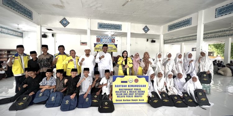 Ketua Umum PPA Serahkan Beasiswa di Pesantren Modern Al-Zahrah, Tegaskan Pentingnya Politik Bersih dan Pendidikan Tinggi untuk Aceh