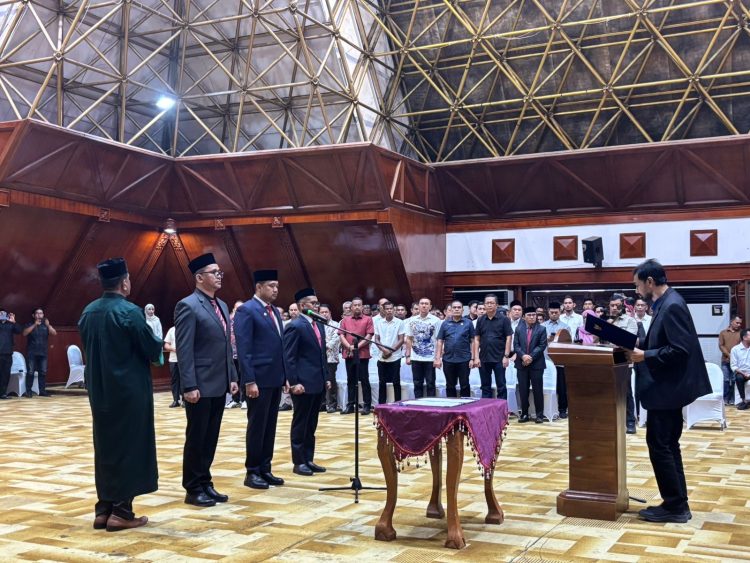 Mualem Lantik Tiga Pejabat Eselon II Pemerintah Aceh, Ini Nama-Nama yang Resmi Mengemban Amanah Baru