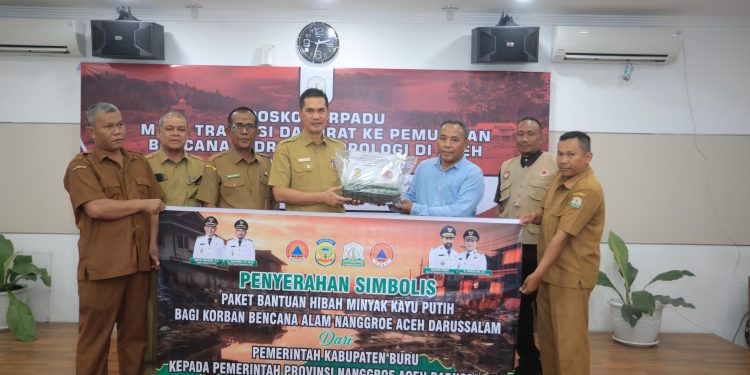 Pemkab Pulau Buru Kirim 2.000 Botol Minyak Kayu Putih untuk Korban Bencana Aceh