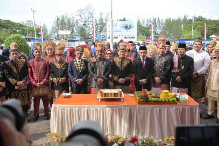 WAGUB ACEH AJAK PERKUAT SINERGI DAN PEMBANGUNAN BERKELANJUTAN PADA HARI JADI KE-27 ACEH SINGKIL