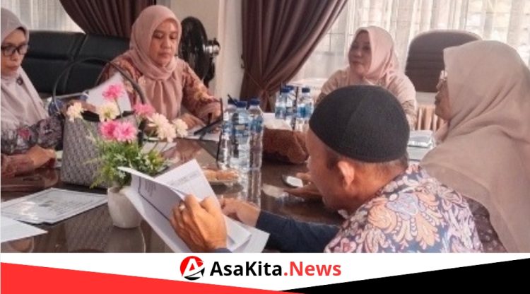 Perkuat Tata Kelola, Yusnita Pimpin Monev Komprehensif di SMAN 1 Bireuen