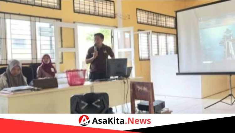 Guru SMAN 1 PBB Membuat Kretivitas QR, Ketua PC PGRI PBB Berikan Apresiasi