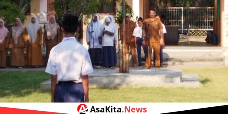 Kepala SMAN 1 Pandrah Jadi Pembina Upacara di SMPN 3 Pandrah, Ajak Siswa Lanjutkan Pendidikan 