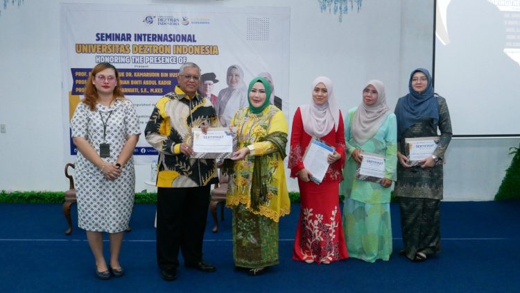 Rektor Universitas Deztron Indonesia Prof. Adjunct Dr. Marniati Mengangkat 3 Visiting Profesor Pakar AI dan Bisnis Antar Bangsa