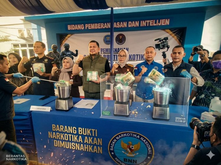 BNN ACEH MUSNAHKAN HAMPIR 5 KILOGRAM NARKOTIKA JENIS SABU