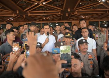Sekda Aceh Temui Pendemo, Tegaskan Pergub JKA Tidak mengurangi Hak Warga Kurang Mampu untuk Berobat