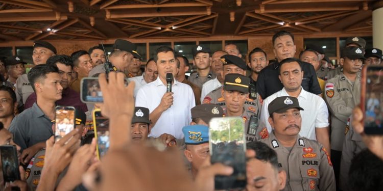 Sekda Aceh Temui Pendemo, Tegaskan Pergub JKA Tidak mengurangi Hak Warga Kurang Mampu untuk Berobat