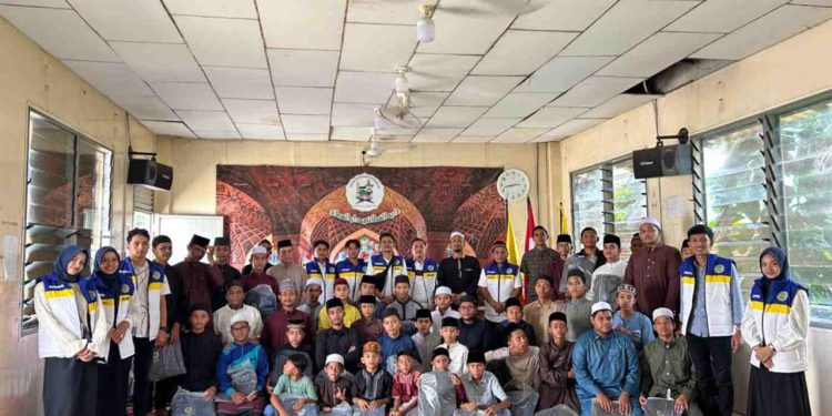 Perkuat Pendidikan di Aceh, AMMPA Salurkan Ratusan Bantuan Paket Belajar di Dayah Al-Fathani Darussalam