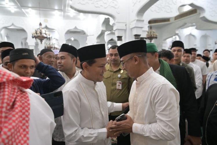 Wagub Aceh Salat Idul Adha di Masjid Raya Baiturrahman, Khutbah Disampaikan Abi Anwar Kuta Krueng