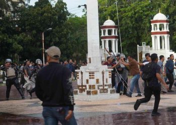 Ketegangan di Kantor Gubernur Aceh: Polisi Gagalkan Penurunan Bendera Merah Putih